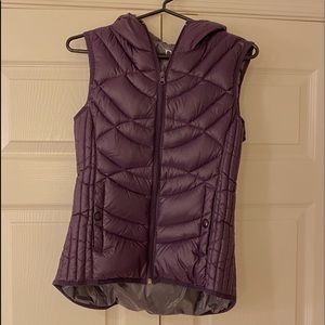 Bernardo packable hooded down vest